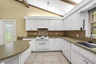 101 Hendrix Ct, Boiling Springs, SC 29316 - Photo 2