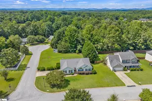2 Avebury Ct, Travelers Rest, SC 29690 - Photo 2