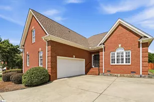 10 Hartsfield Ct, Easley, SC 29642 - Photo 2