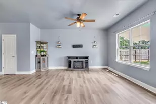 410 King St, Greer, SC 29651 - Photo 4