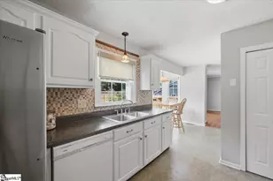 402 Latrobe Dr, Simpsonville, SC 29681 - Photo 14