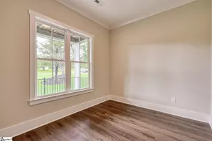 586 Clifdale Rd, Spartanburg, SC 29307 - Photo 4