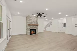 129 Faulkner Cir, Greer, SC 29651 - Photo 4
