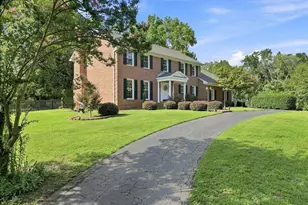 410 Thornhill Dr, Spartanburg, SC 29301 - Photo 2