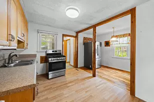 14 Hudson St, Taylors, SC 29687 - Photo 8