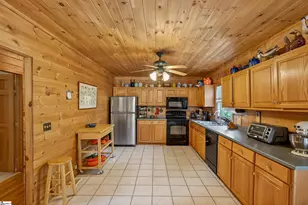 135 Pointe Dr, Campobello, SC 29322 - Photo 8