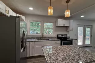 109 Avery St, Greenville, SC 29617 - Photo 10
