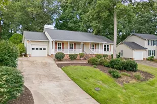 203 Fredericksburg Dr, Simpsonville, SC 29681 - Photo 2