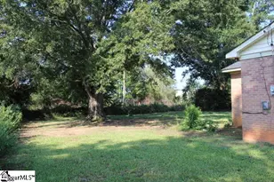 86 Grove St, Clinton, SC 29325 - Photo 4