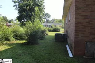 86 Grove St, Clinton, SC 29325 - Photo 8