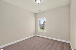 640 Flintrock Dr, Boiling Springs, SC 29316 - Photo 10