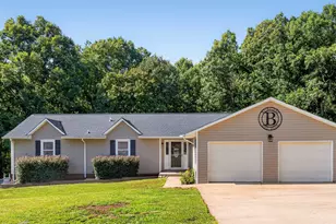 180 Hillcrest Dr, Gaffney, SC 29340 - Photo 2