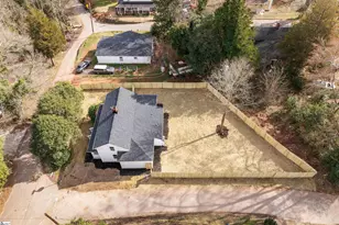 221 Calvert St, Spartanburg, SC 29307 - Photo 2