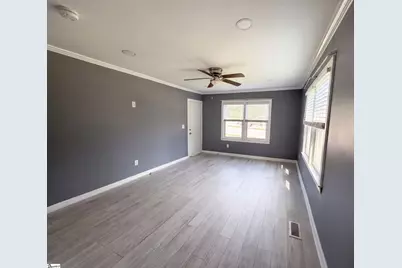 946 N Logan Street, Gaffney, SC 29341 - Photo 8