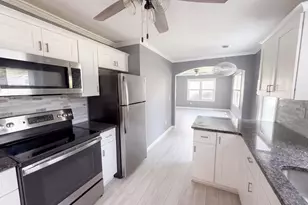 946 N Logan St, Gaffney, SC 29341 - Photo 2