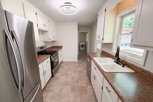 106 Hilltop Rd, Laurens, SC 29360 - Photo 2