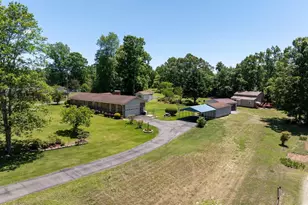136 Bagwell St, Easley, SC 29640 - Photo 2