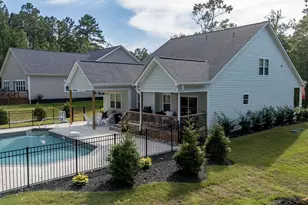112 Portland Cir, Greenwood, SC 29649 - Photo 2