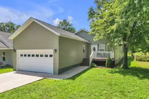 1026 Howard St, Spartanburg, SC 29303 - Photo 2