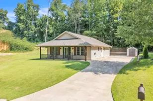 14047 E Camelia Ln, Seneca, SC 29678 - Photo 2