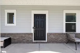 437 Roderick Ln, Greenville, SC 29605 - Photo 2