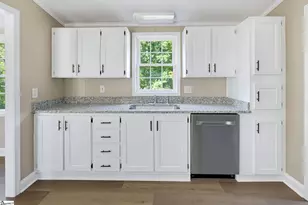 95 S Manley Dr, Taylors, SC 29687 - Photo 8