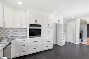 219 Fairview Dr, Greenville, SC 29609 - Photo 8