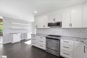 219 Fairview Dr, Greenville, SC 29609 - Photo 8