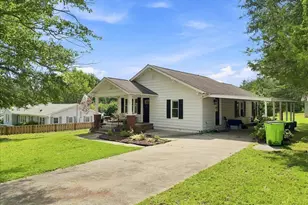 102 Edgewood Ave, Landrum, SC 29356 - Photo 2