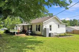 102 Edgewood Ave, Landrum, SC 29356 - Photo 28