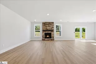 122 Mossend St, Woodruff, SC 29388 - Photo 8