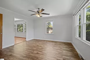 706 W Lee Rd, Taylors, SC 29687 - Photo 10