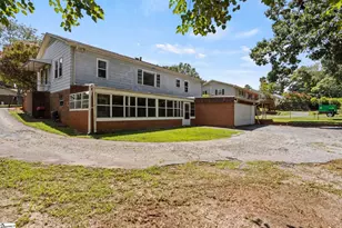 706 W Lee Rd, Taylors, SC 29687 - Photo 26