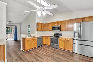 313 Garfield Ln, Simpsonville, SC 29681 - Photo 2
