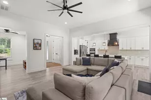 433 Lynn Rd, Taylors, SC 29687 - Photo 6
