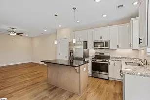 324 Hollenbeck Pl, Greenville, SC 29607 - Photo 2