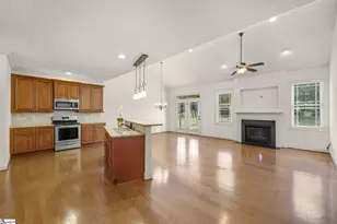 6 Belle Oaks Dr, Simpsonville, SC 29680 - Photo 2