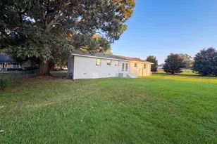 28 11th St, Greer, SC 29651 - Photo 16