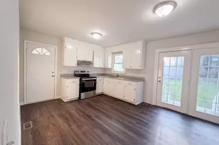 28 11th St, Greer, SC 29651 - Photo 2