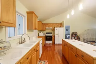 646 Gum Springs Rd, Taylors, SC 29688 - Photo 10