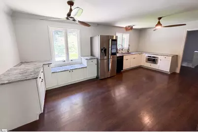 210 Lakeview Drive, Seneca, SC 29672 - Photo 2