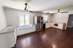 210 Lakeview Dr, Seneca, SC 29672 - Photo 2