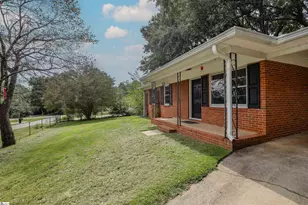 103 Belmont Cir, Easley, SC 29642 - Photo 4