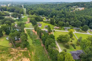1010 Highland Rd, Easley, SC 29640 - Photo 4