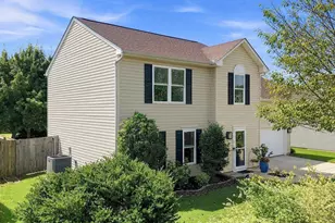 407 Flanders Ct, Greenville, SC 29607 - Photo 2
