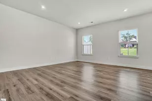 517 Martin Crk Dr, Simpsonville, SC 29680 - Photo 4