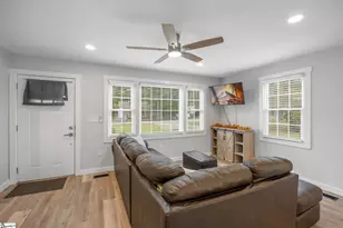17 Cardinal Dr, Taylors, SC 29687 - Photo 8
