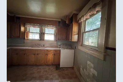 26 N Washington Avenue, Greenville, SC 29611 - Photo 2