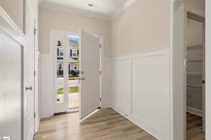 301 Hollenbeck Pl, Greenville, SC 29607 - Photo 2
