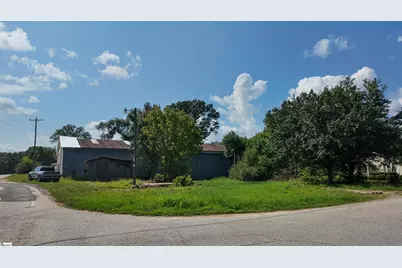 365 Conway Avenue, Laurens, SC 29360 - Photo 2